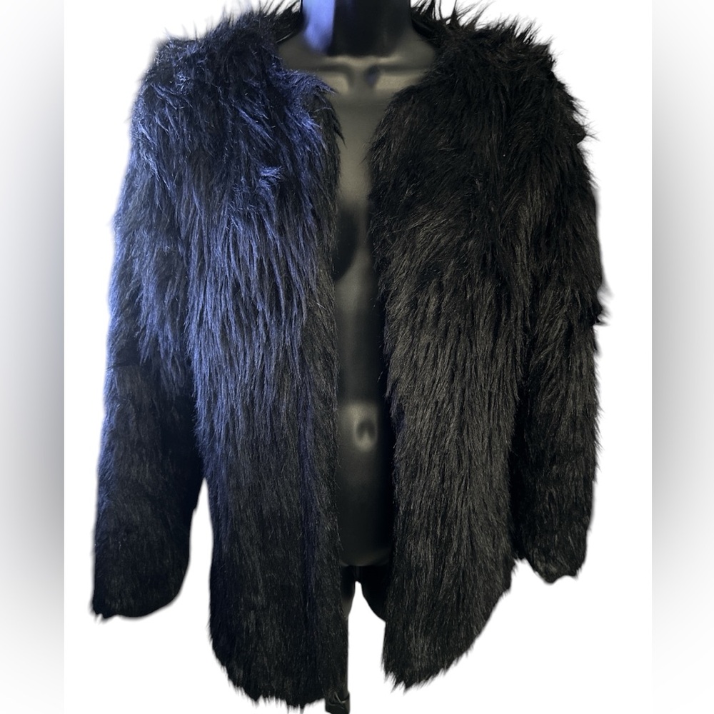 Luxurious Women’s Black Faux Fur Coat - Picture 2 of 6